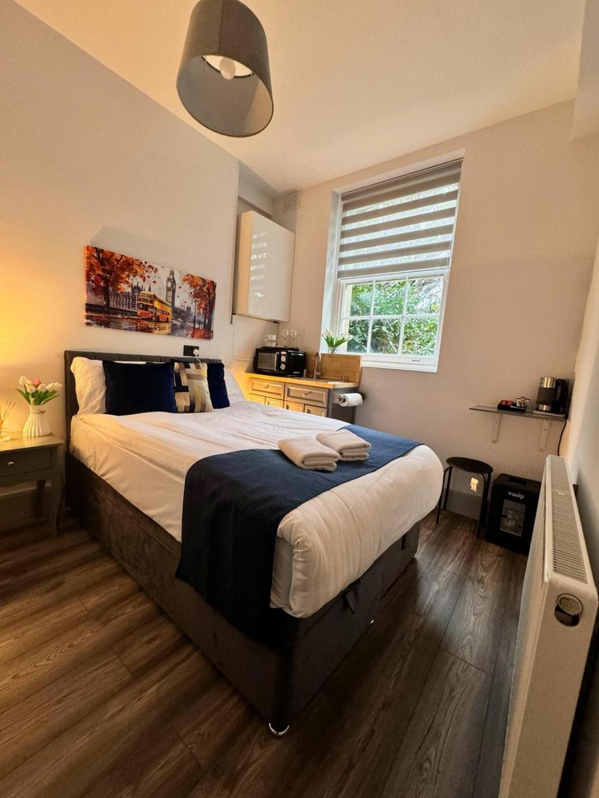 Camden Luxury Flats And En-suit * London