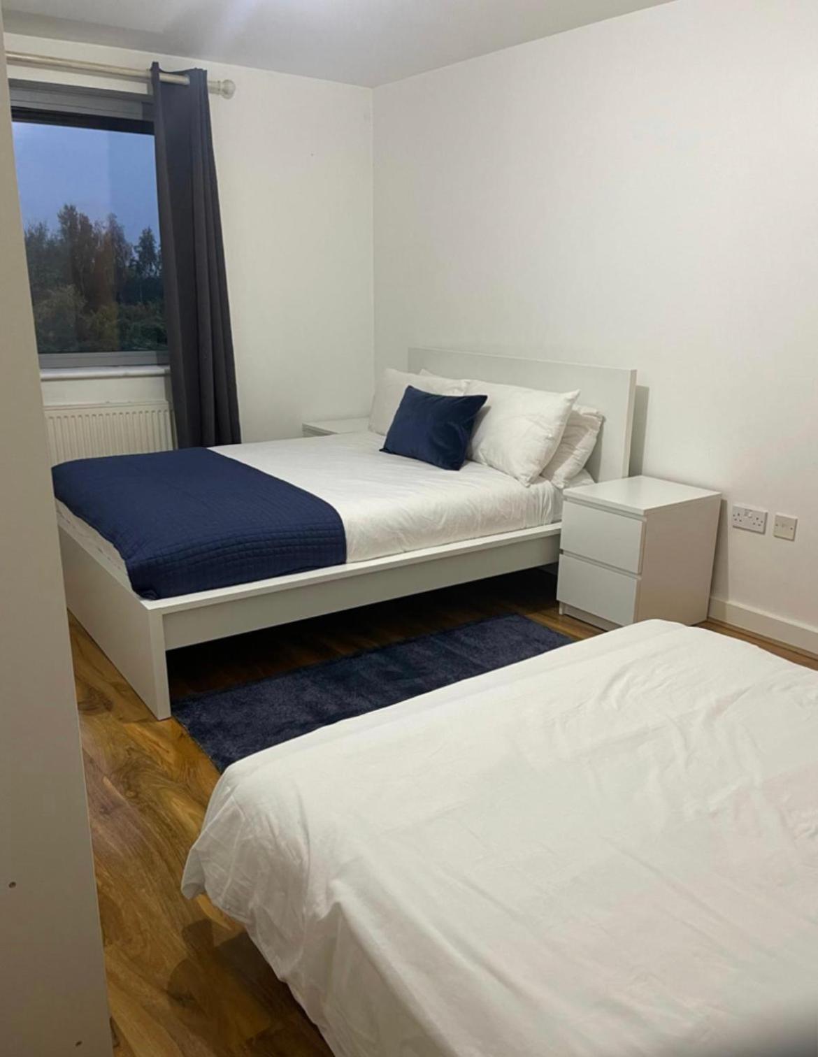 Lovely 2 Bedroom River View Apartment *