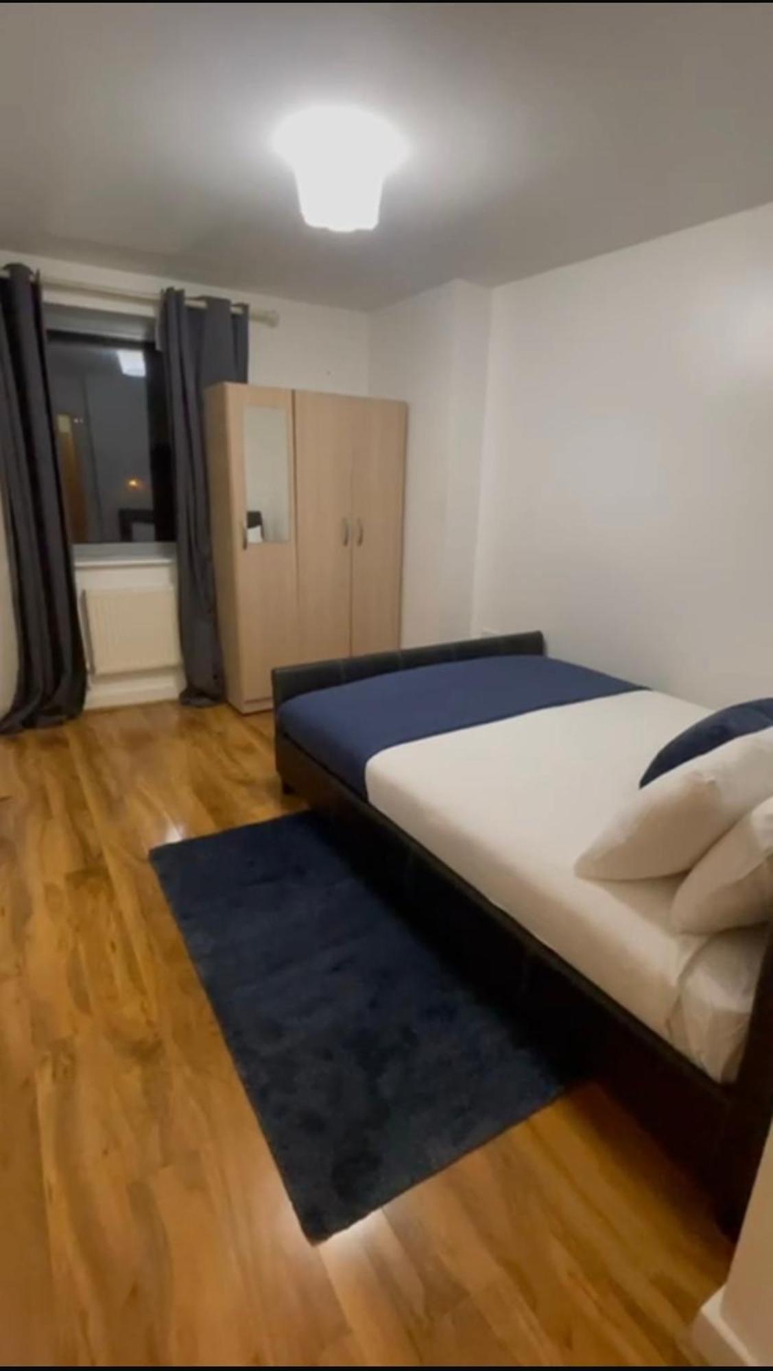 Apartment Lovely 2 Bedroom River View London