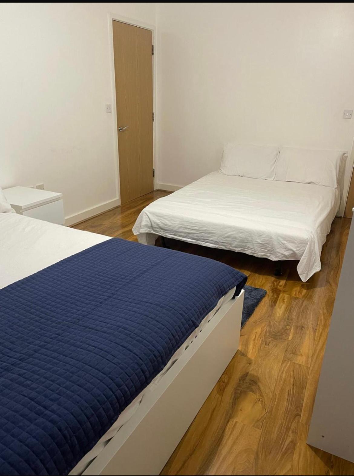 Apartment Lovely 2 Bedroom River View London