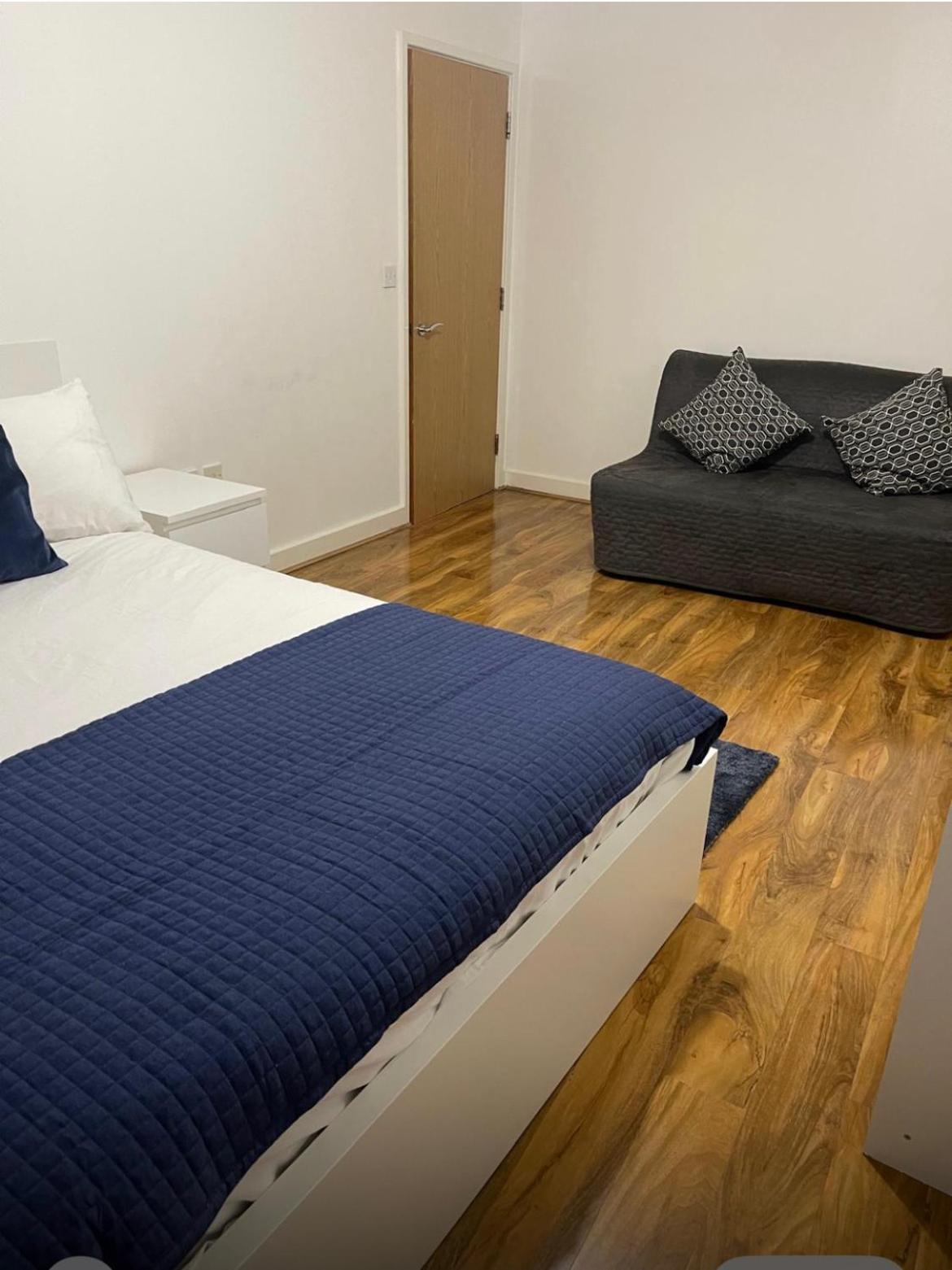 Lovely 2 Bedroom River View Apartment London