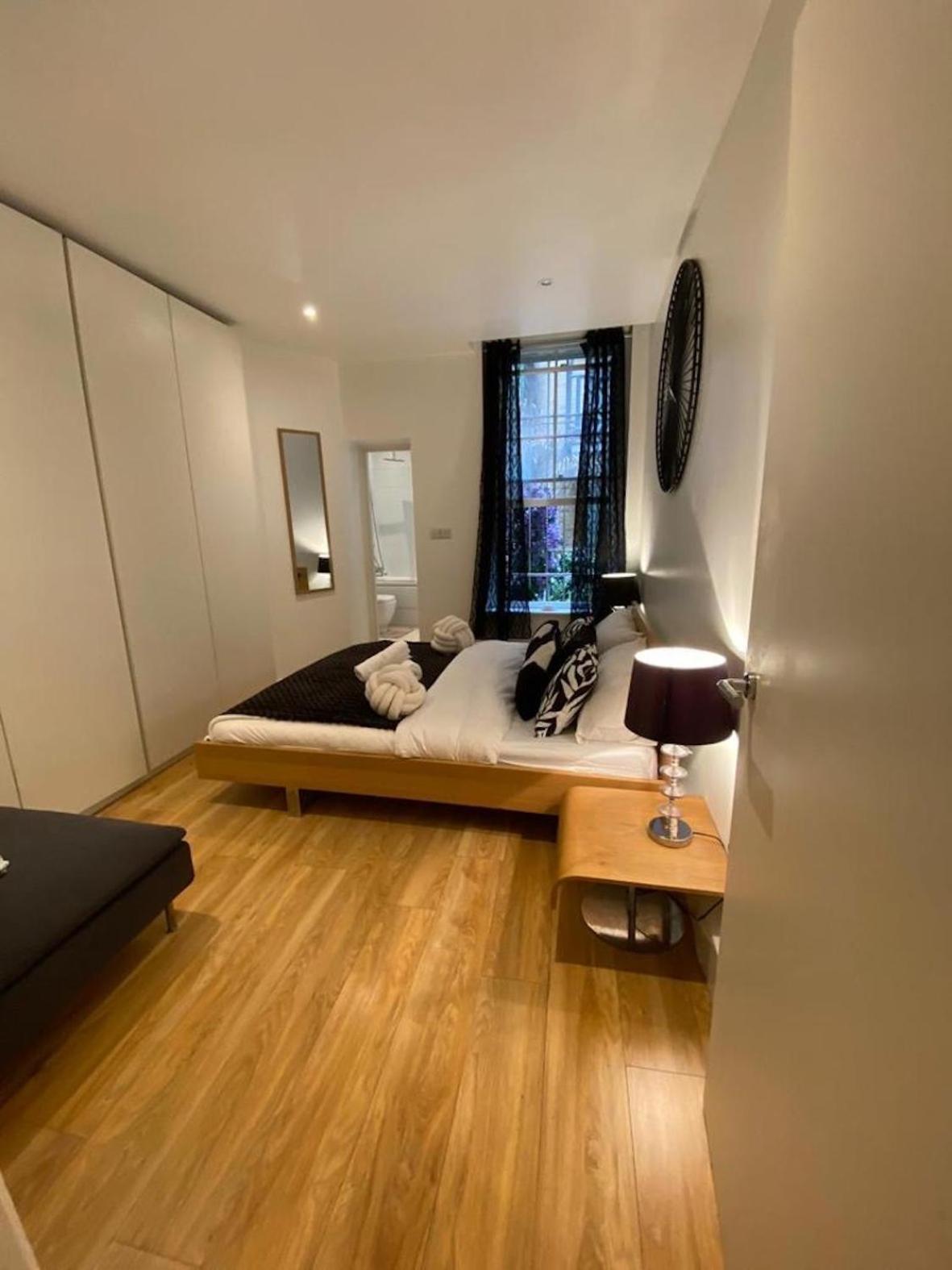 Apartment Lavish Sleep 10 In Soho London