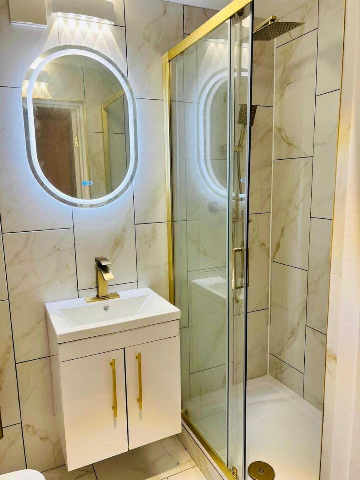 Apartment Lavish Sleep 10 In Soho London