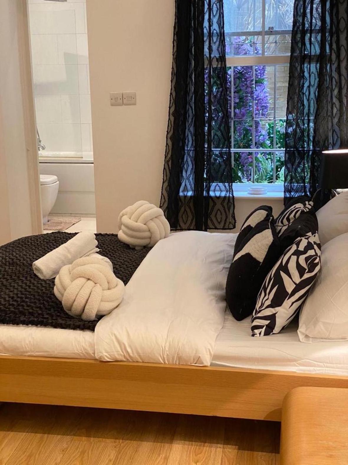 Lavish Sleep 10 In Soho Apartment