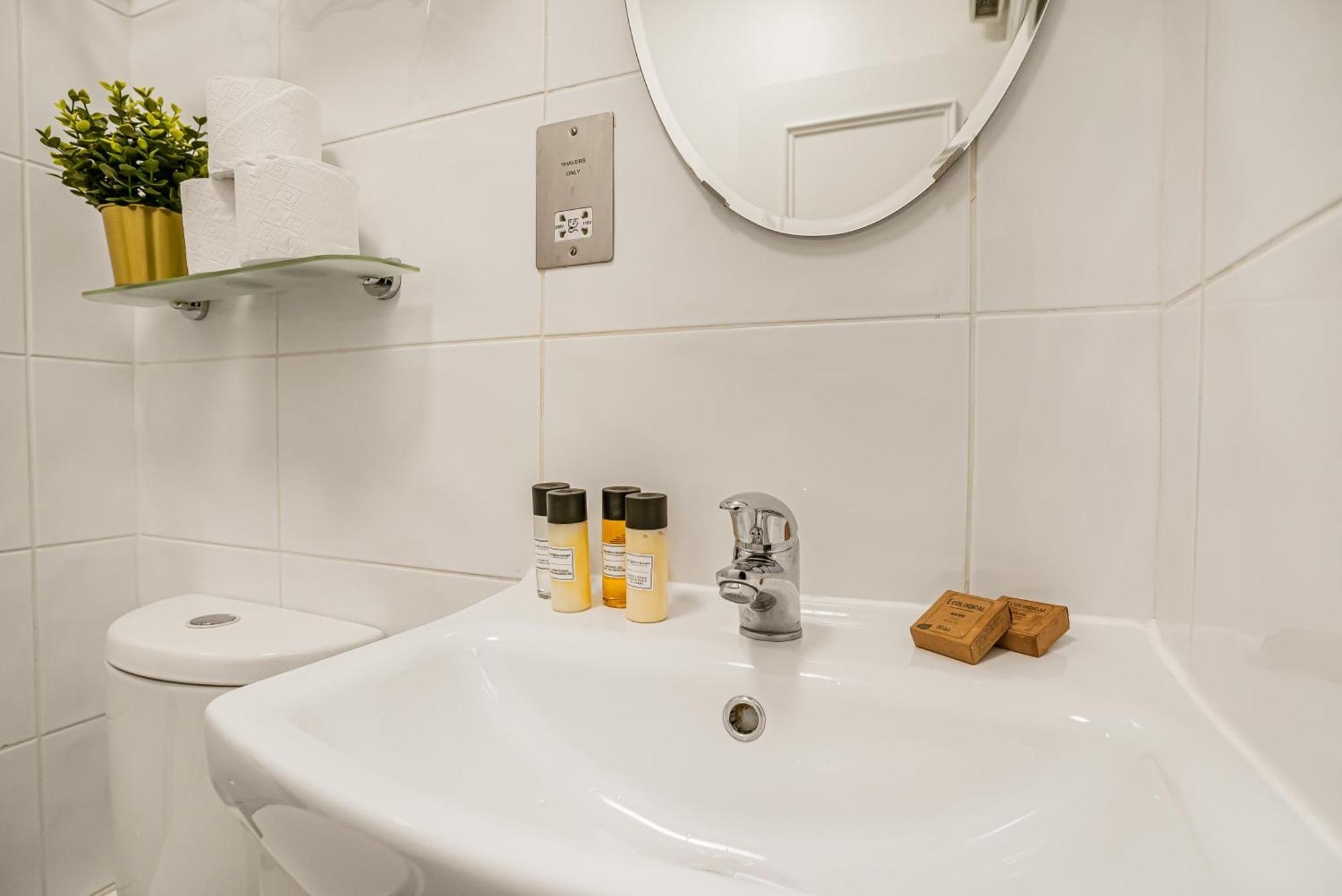 Stylish In Barbican - Prime Location Apartment *