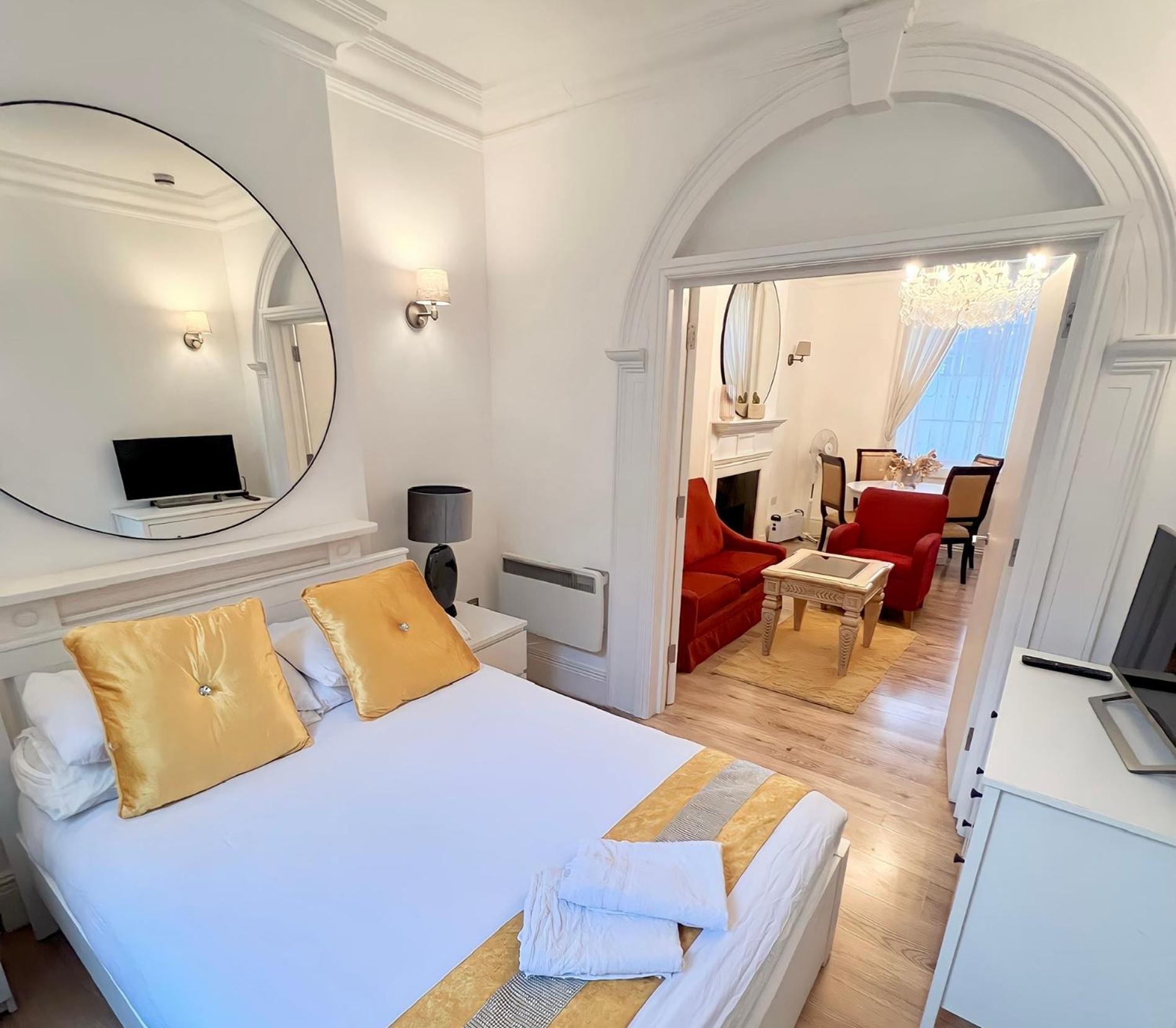 Hyde Park Residential Apartment *