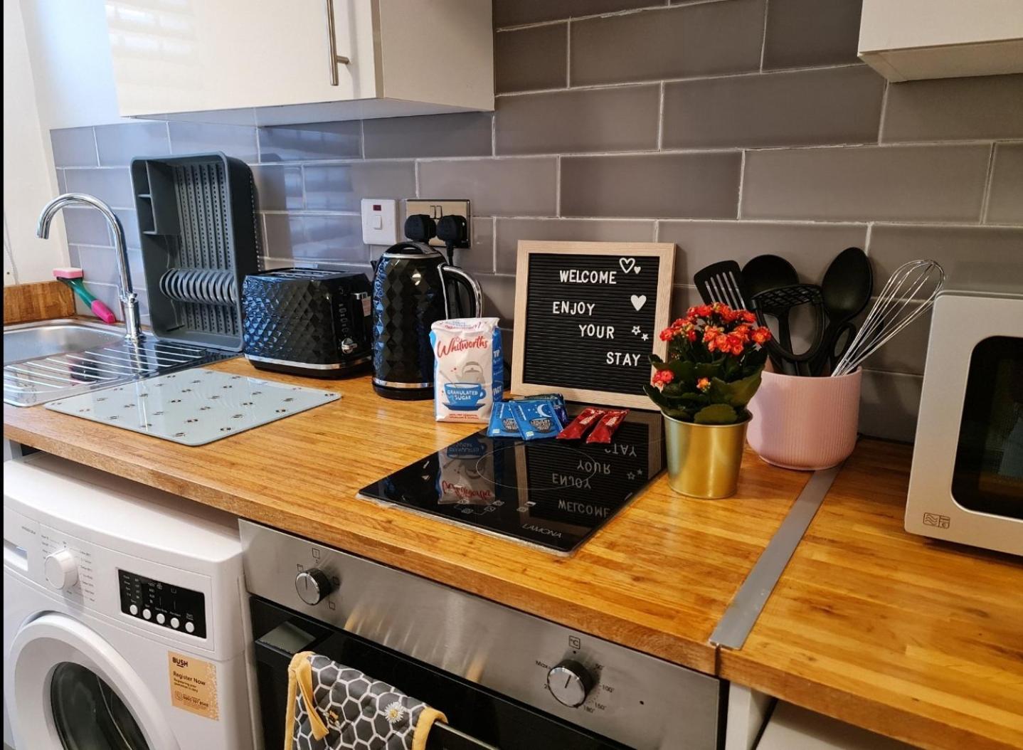Cosy With Kitchenette And Private Bathroom - 15mins To London! London