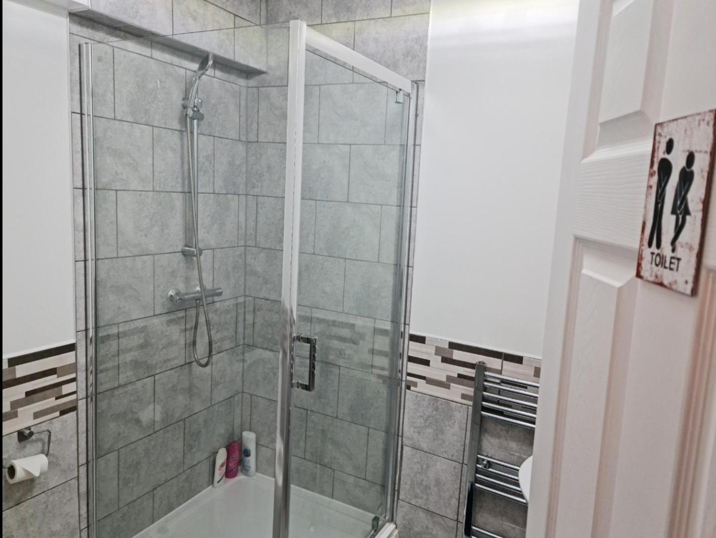 Cosy With Kitchenette And Private Bathroom - 15mins To London! London