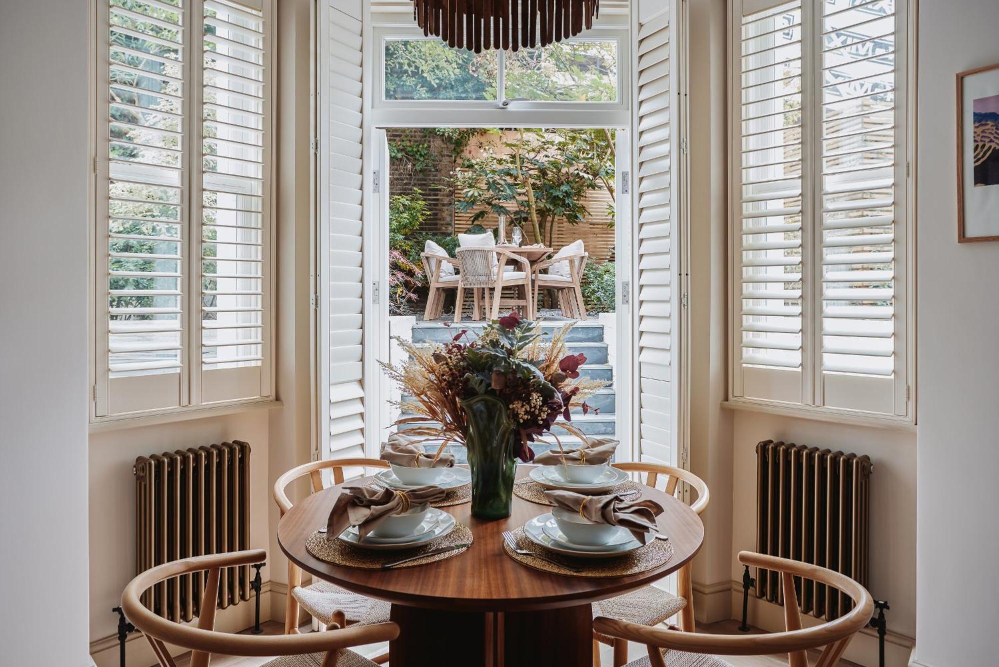 Stunning Chelsea Garden Apartment *