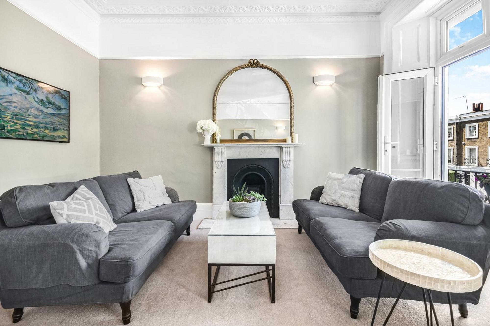 Lovely Large 1 Bed Renovated Flat W Balcony & 600mb Wifi * Londres