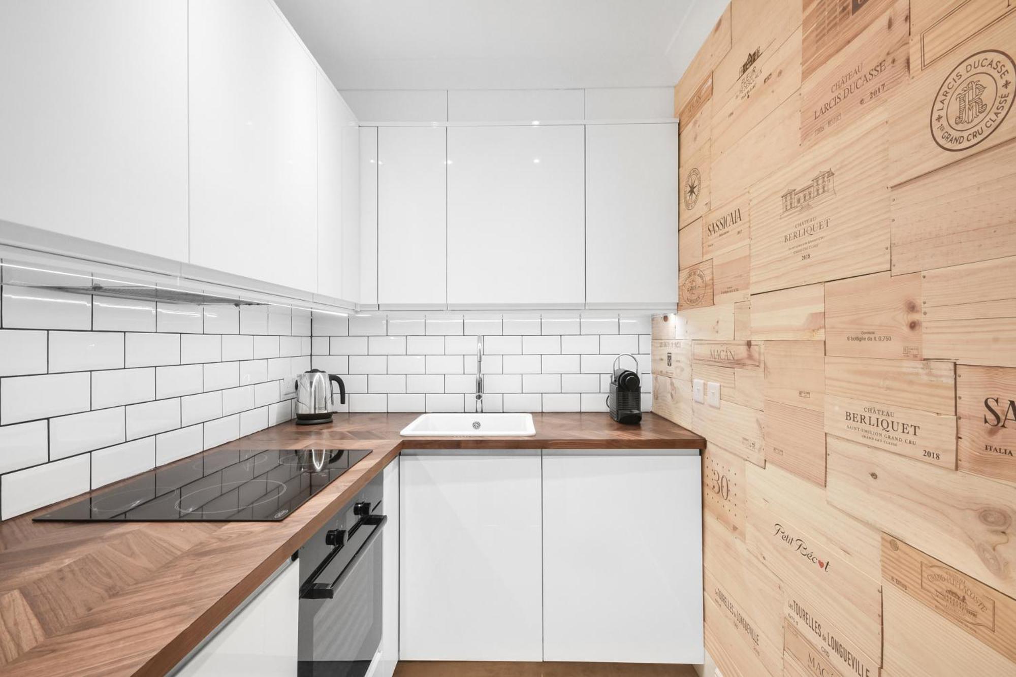 Lovely Large 1 Bed Renovated Flat W Balcony & 600mb Wifi Apartamento *