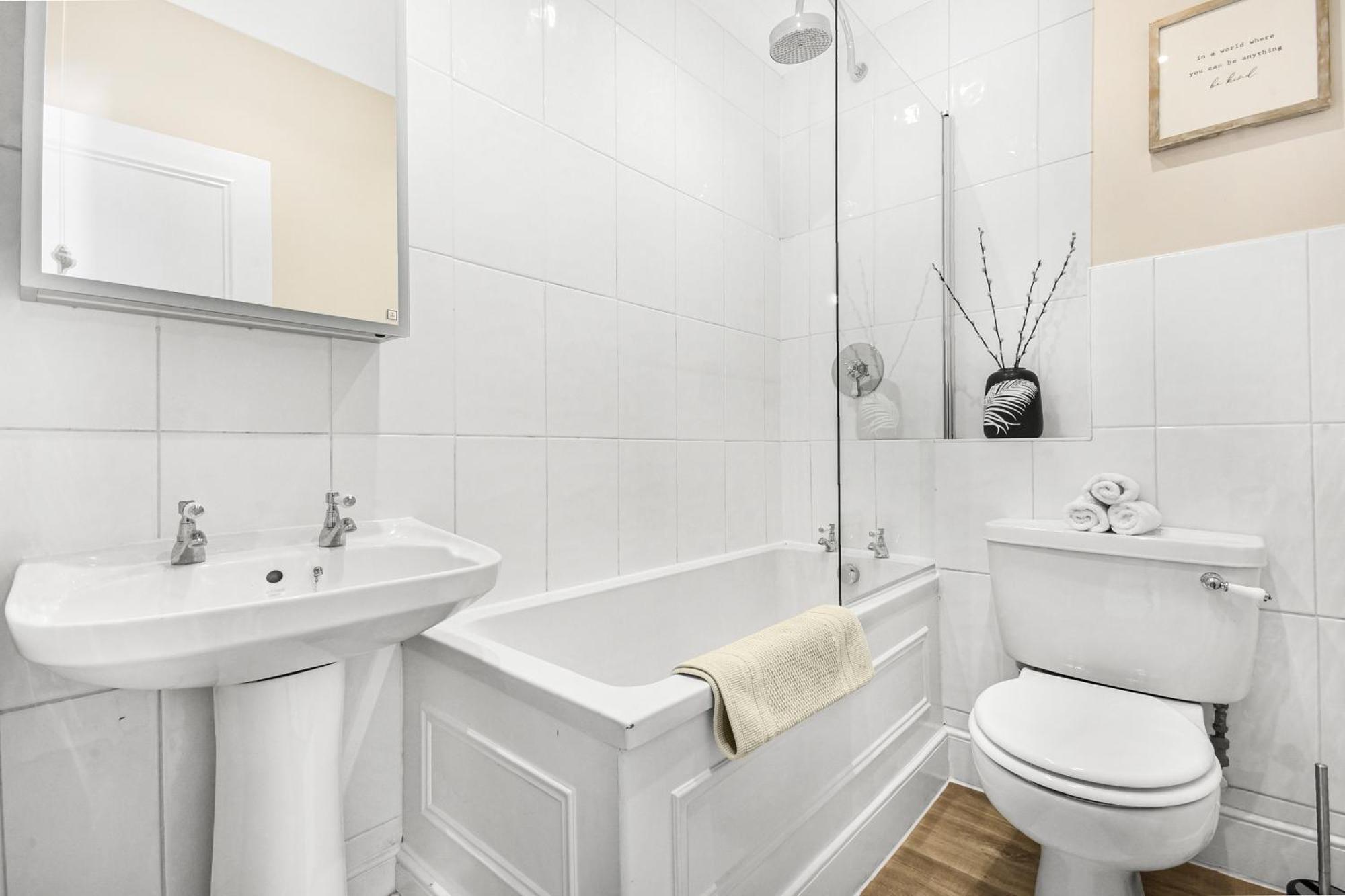 Apartamento Lovely Large 1 Bed Renovated Flat W Balcony & 600mb Wifi *