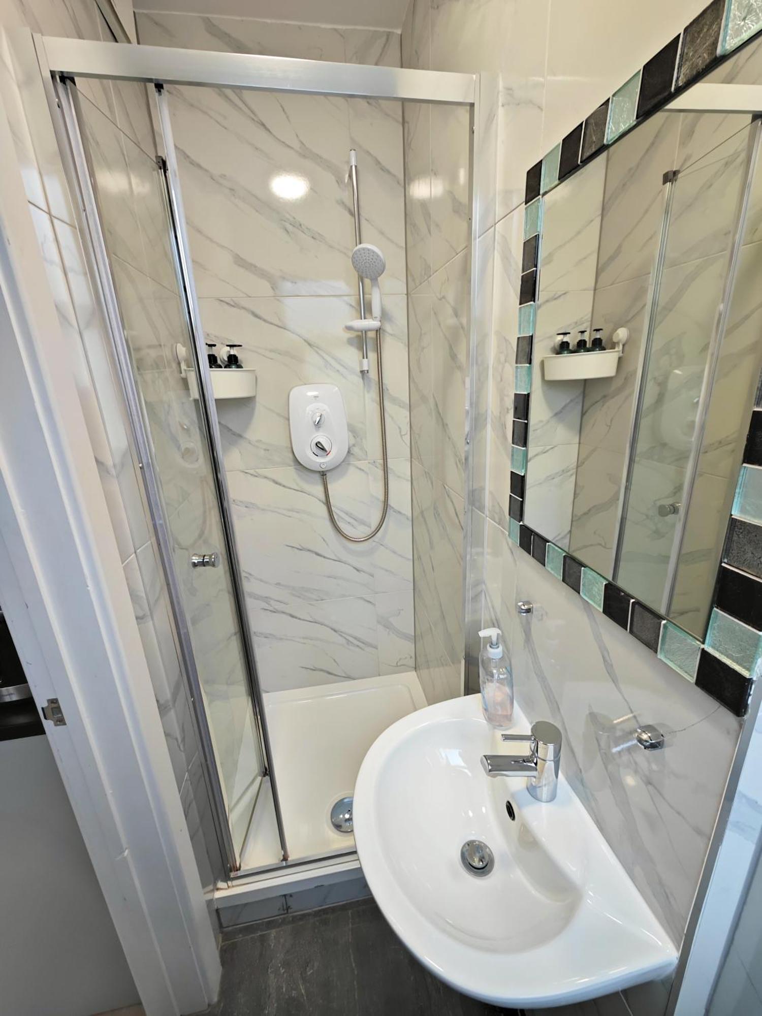 Stunning In North - Victoria Line Apartment