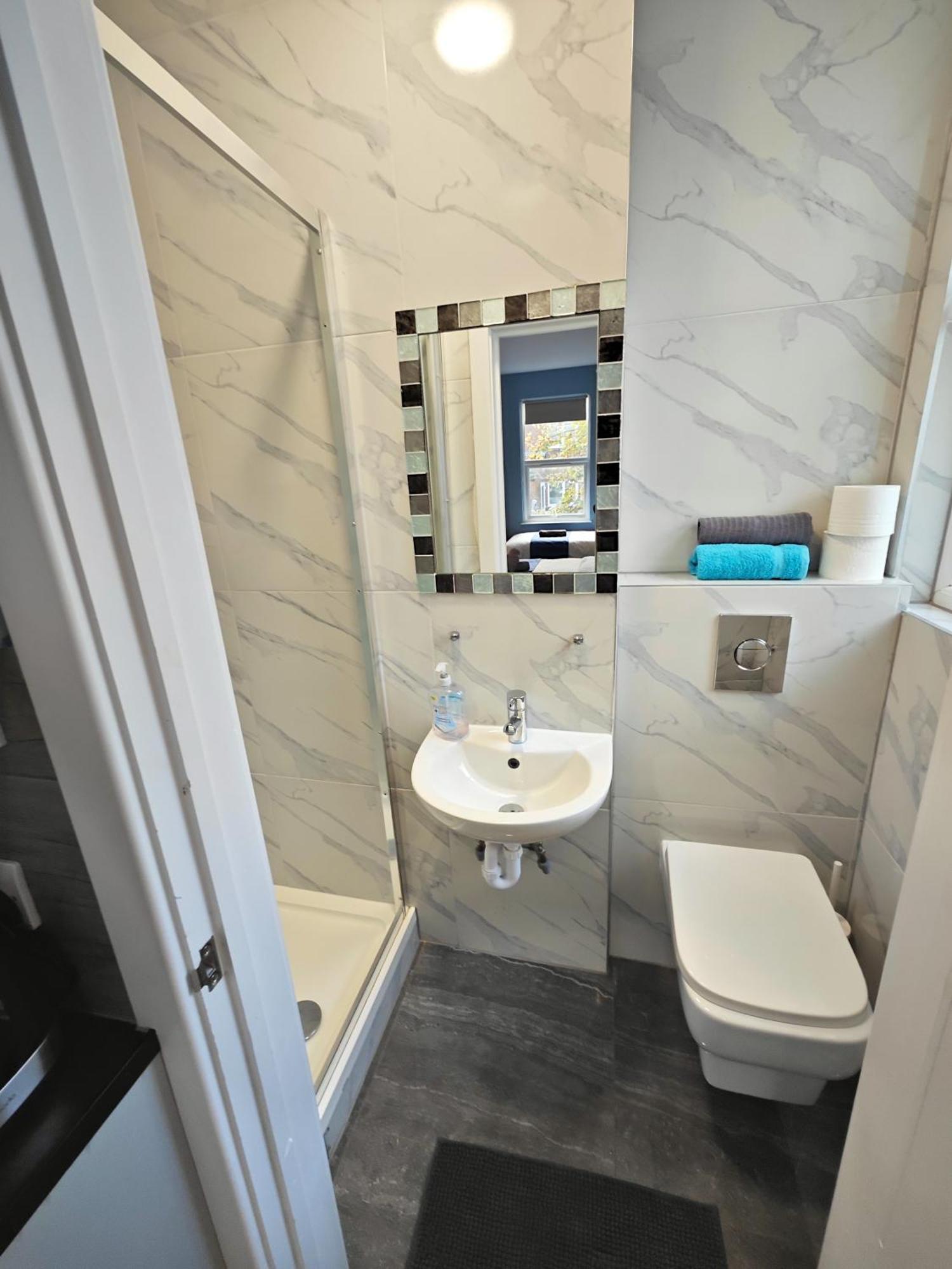 Stunning In North - Victoria Line Apartment *