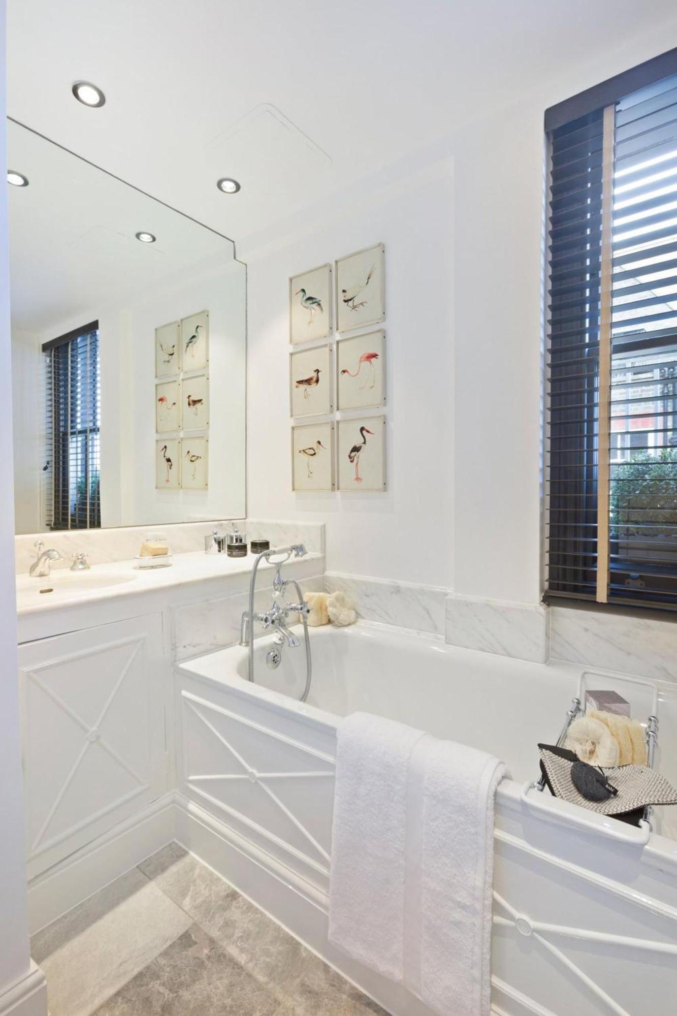 Stylish 2 Bed In Cadogan Square Apartment