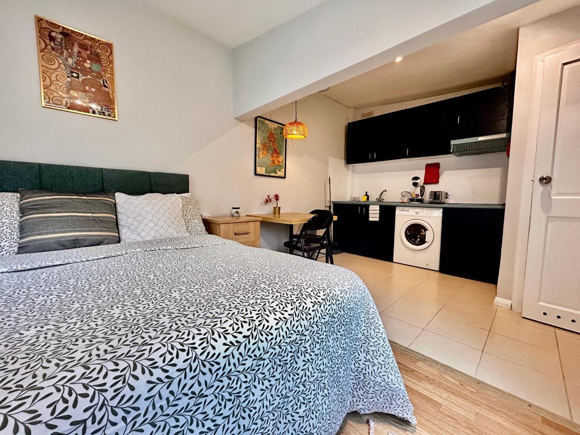 Acton Elizabeth Line Guest house London
