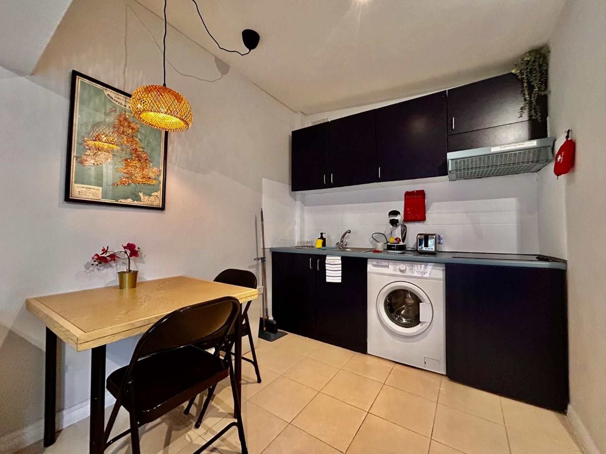 Acton Elizabeth Line Guest house