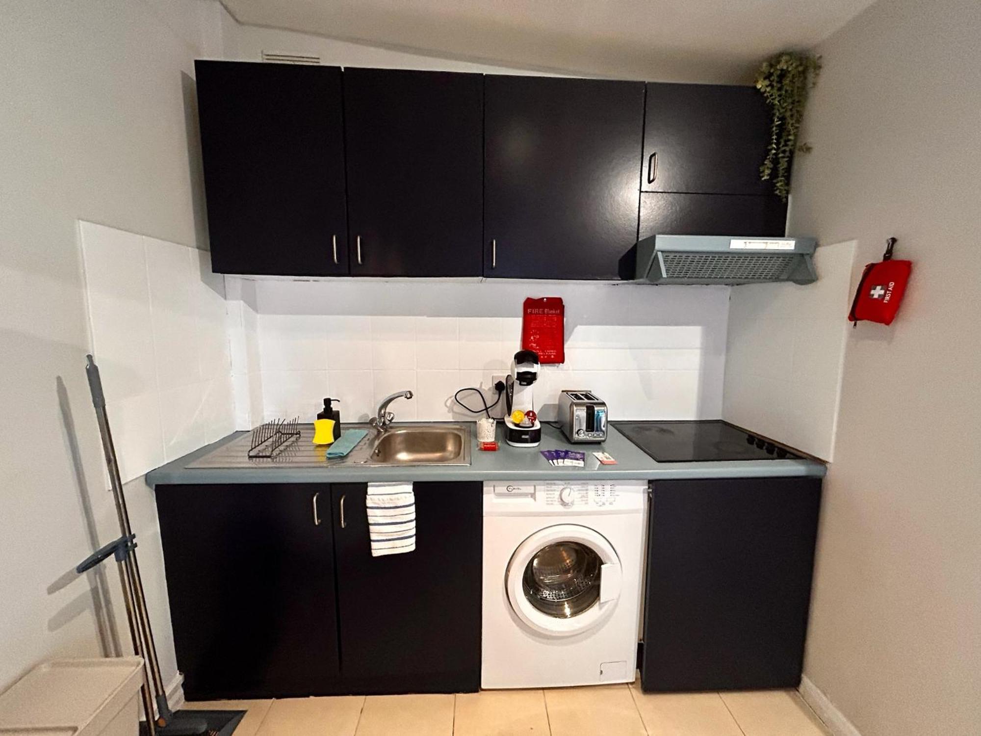 Guest house Acton Elizabeth Line *