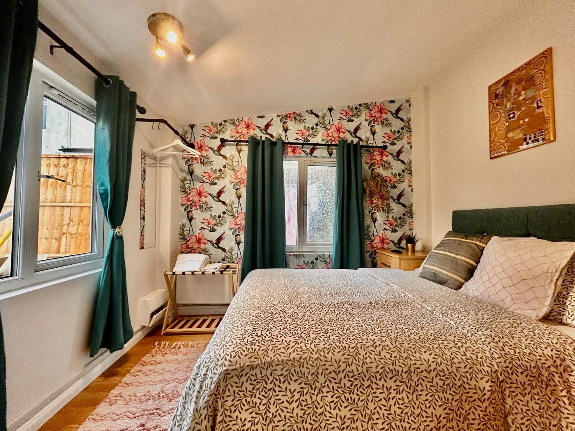 Acton Elizabeth Line Guest house London