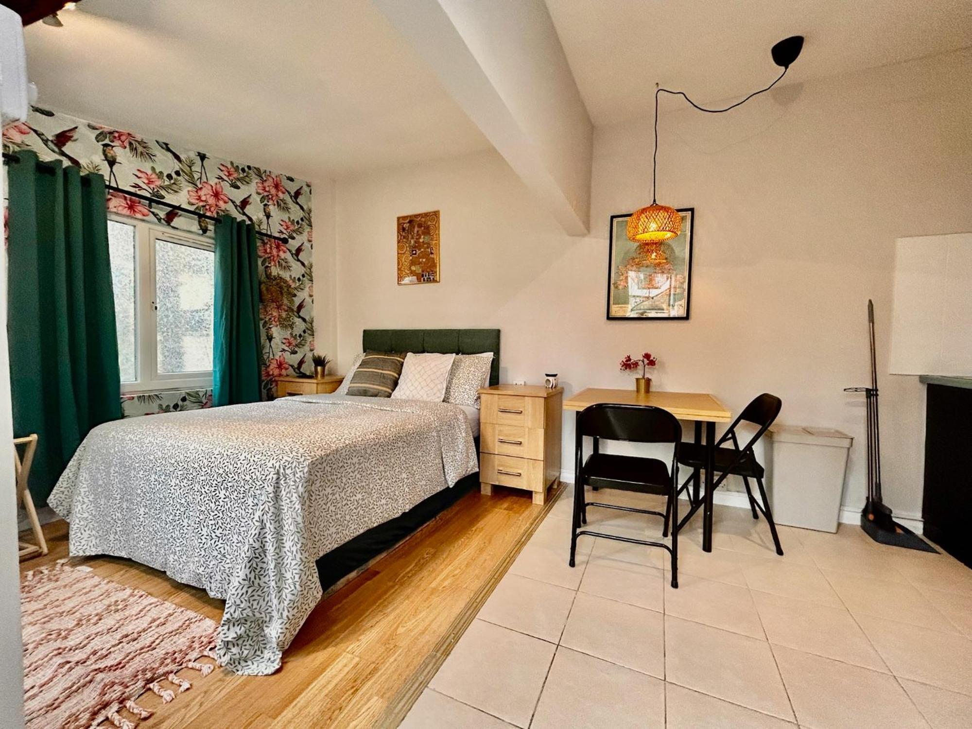 Acton Elizabeth Line Guest house