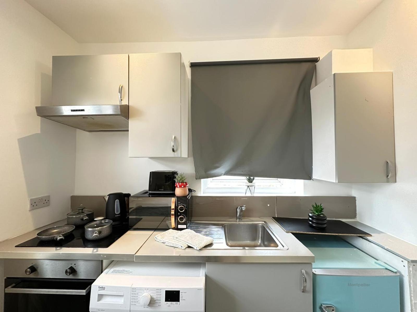 Comfortable Near Central Apartment *