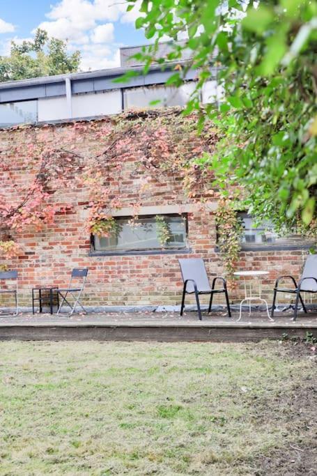 Stylish Camden Flat With Private Garden And Parking London