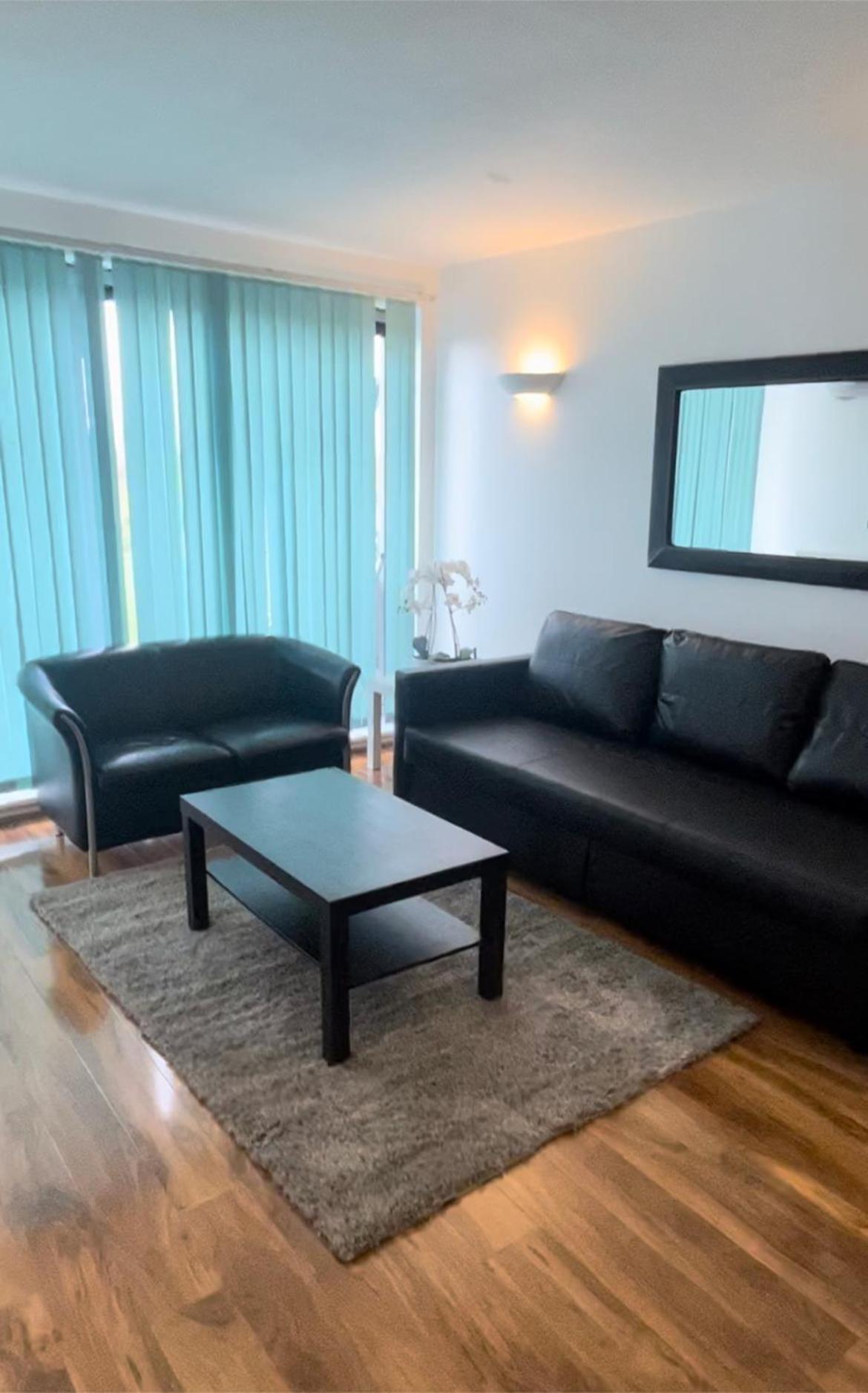 Lovely 2 Bedroom River View Apartment *