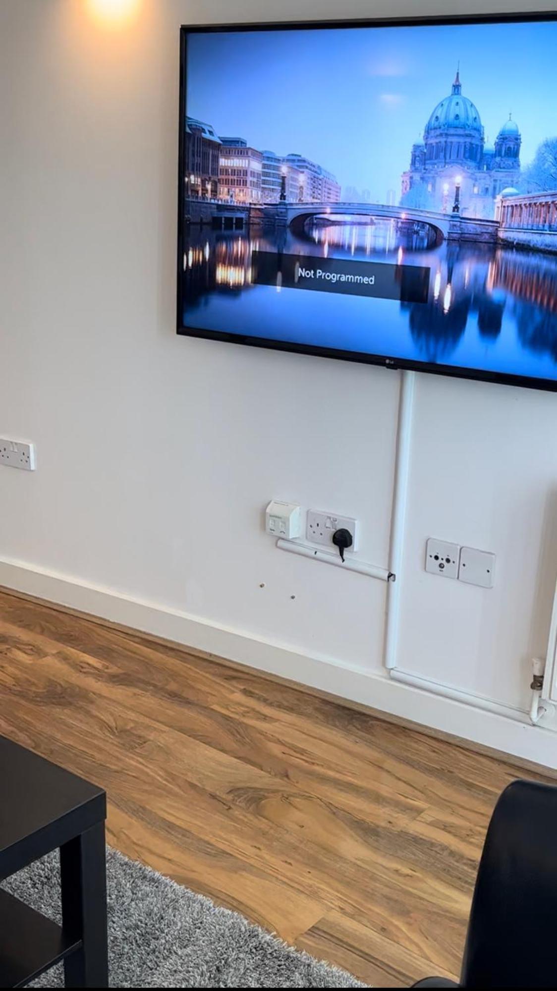 Lovely 2 Bedroom River View Apartment