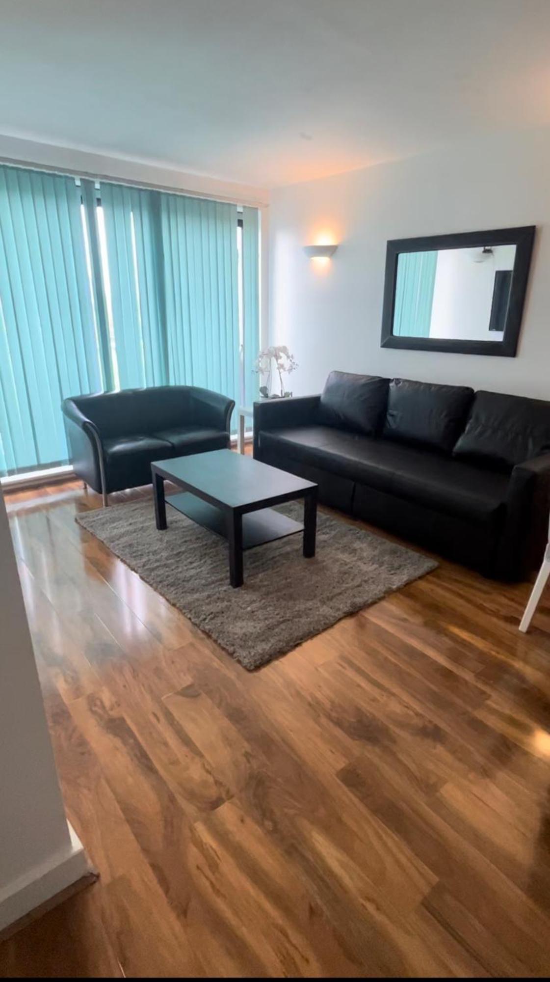 Lovely 2 Bedroom River View Apartment *