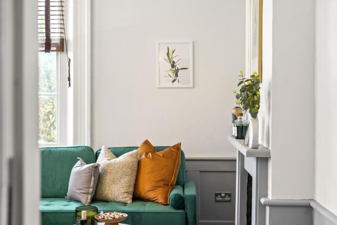 Fantastic By Livestay Short Lets & Serviced London, Chiswick With Free Parking Apartment