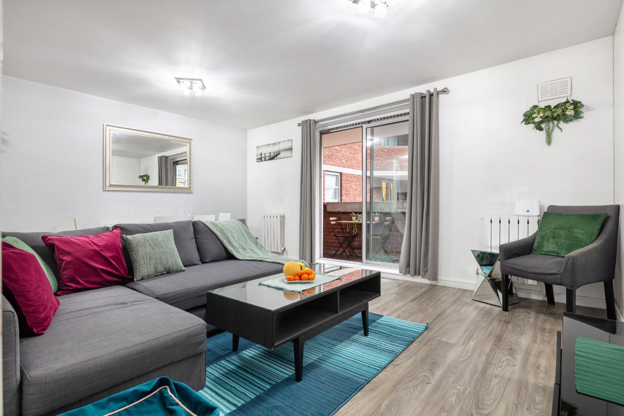 'ample Next To Cromwell Hospital In Kensington London