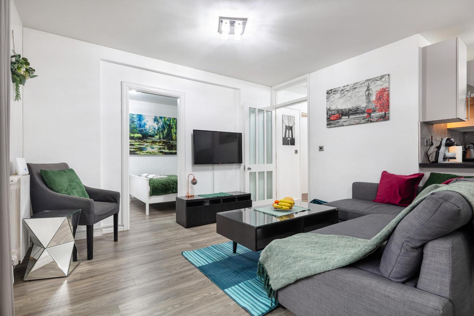 'ample Next To Cromwell Hospital In Kensington London