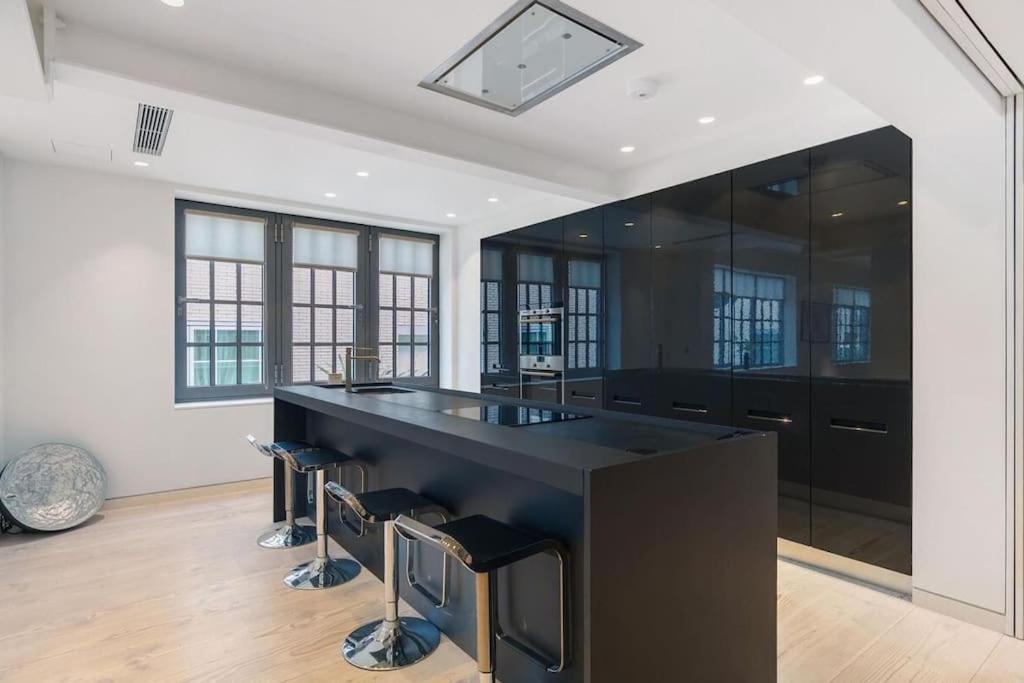Apartment Luxurious Flat For 8 London