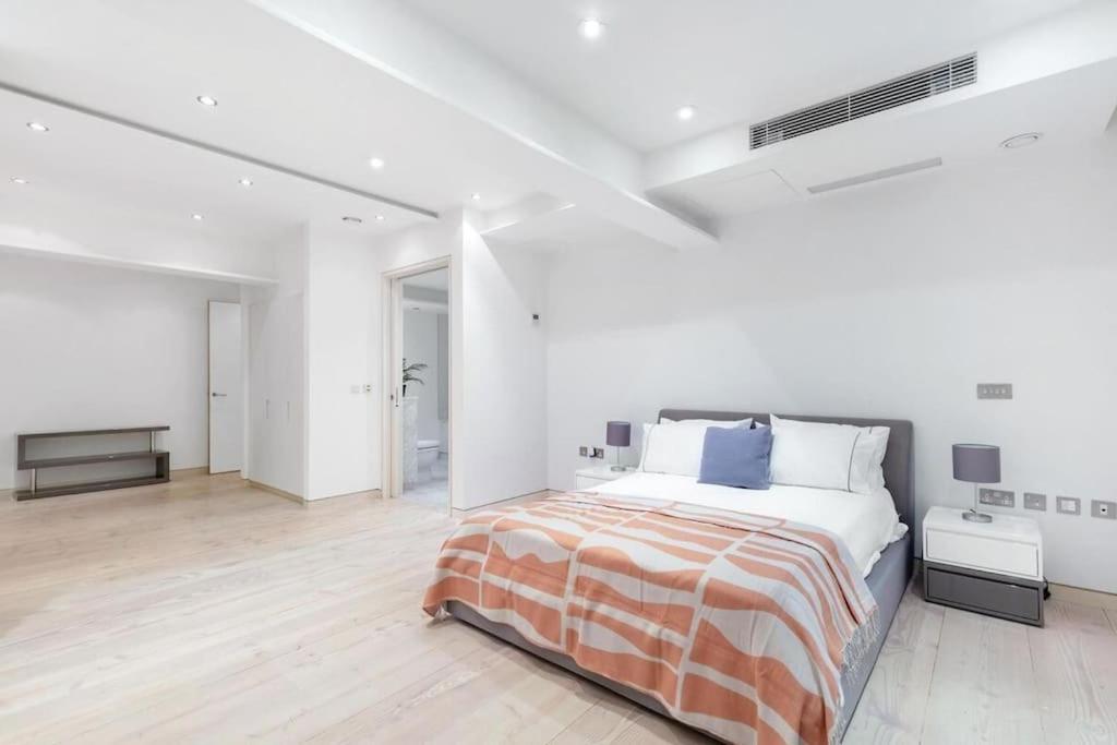 Luxurious Flat For 8 Apartment London