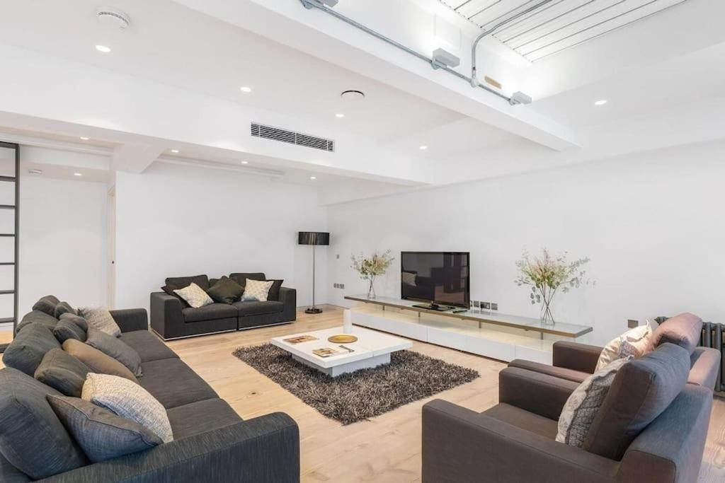 Luxurious Flat For 8 * London