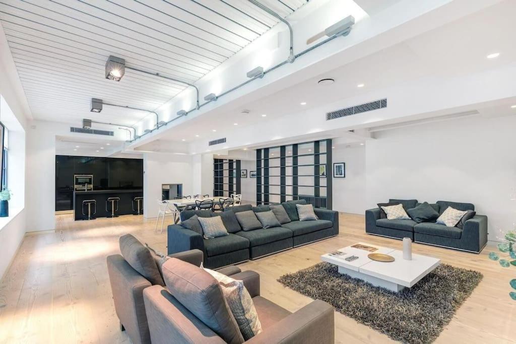 Luxurious Flat For 8 Apartment