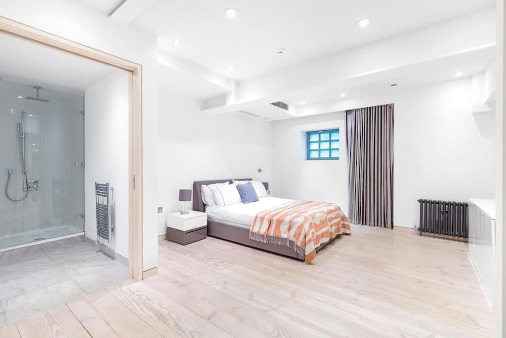 Luxurious Flat For 8 London