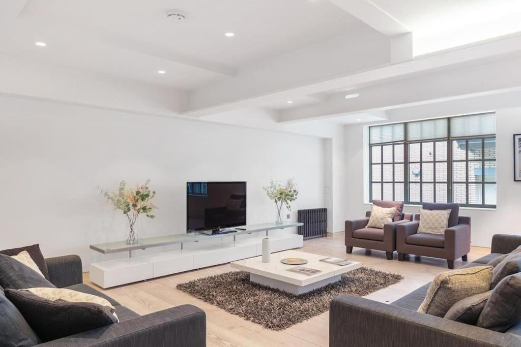 Luxurious Flat For 8 Apartment London