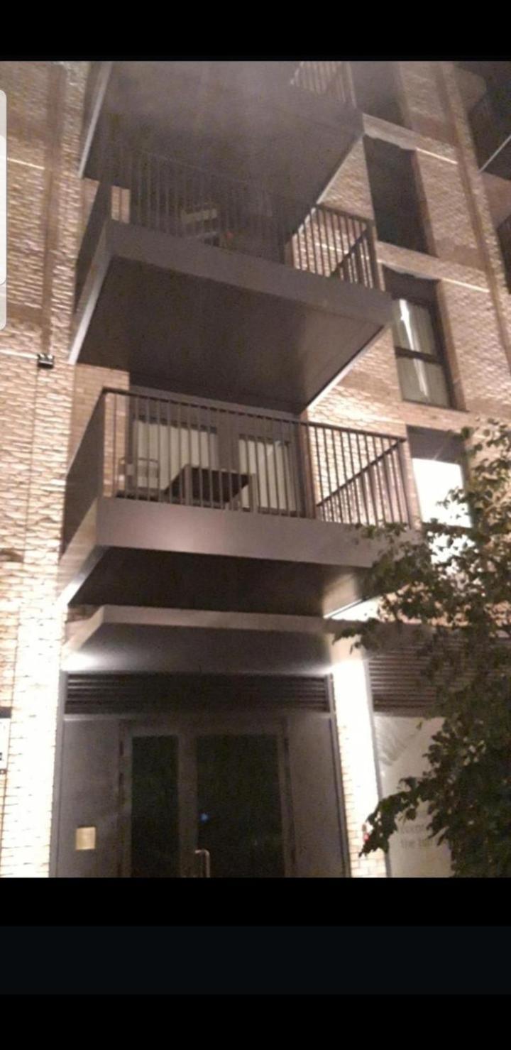 Apartment 1bedroom Flat With Balcony *