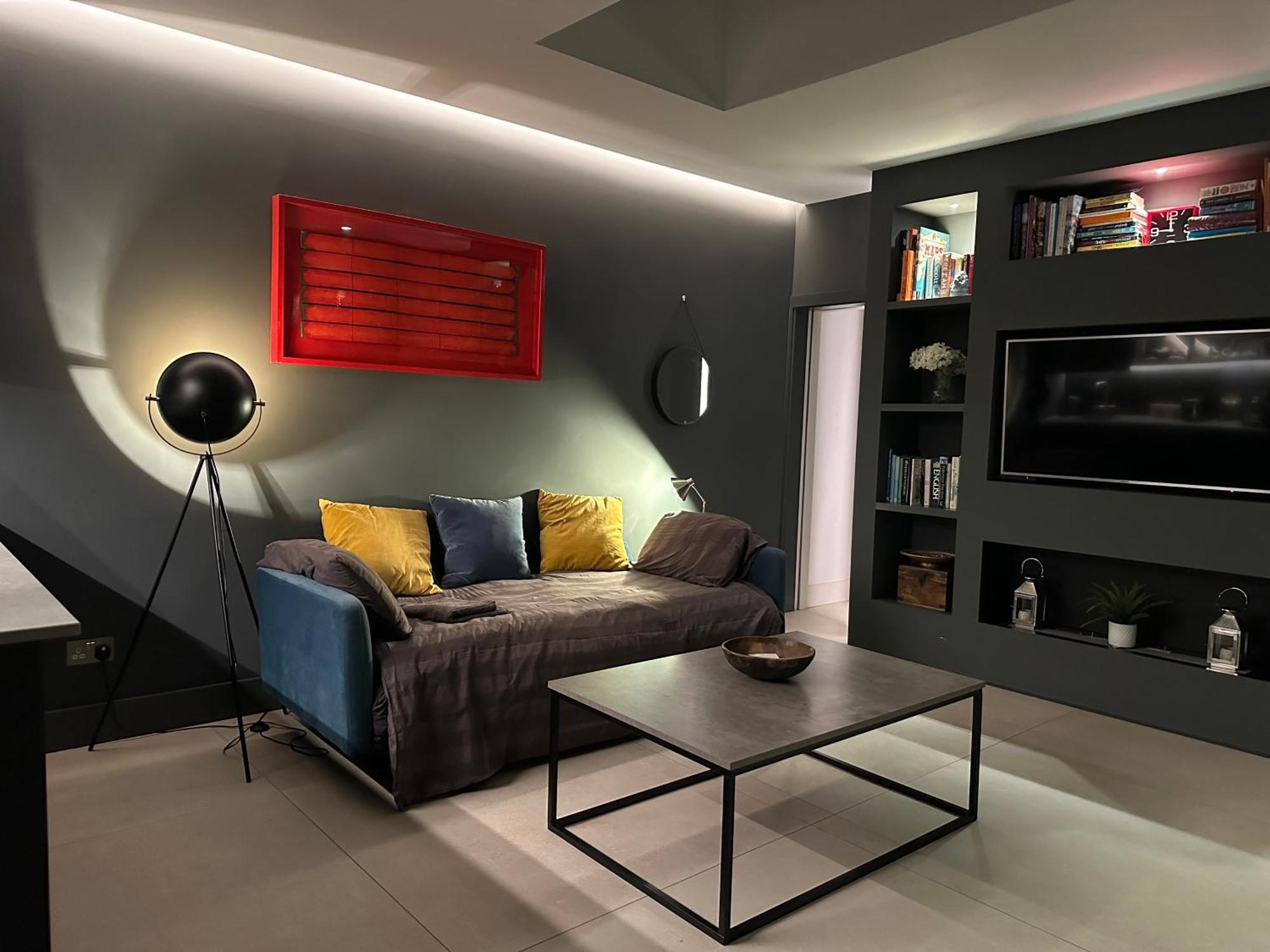 Apartment Stunning, Architecturally Designed Garden With Parking *