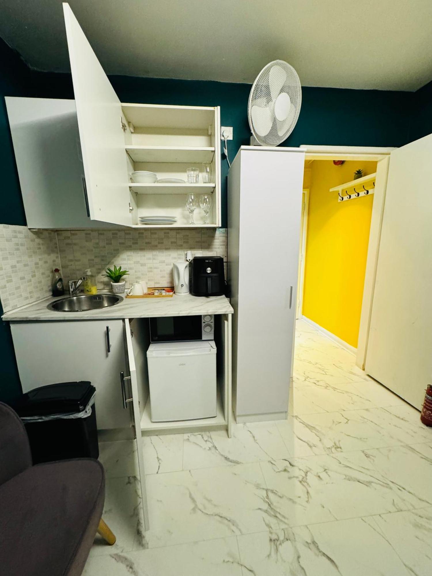 Private Flat In 1190 Londres