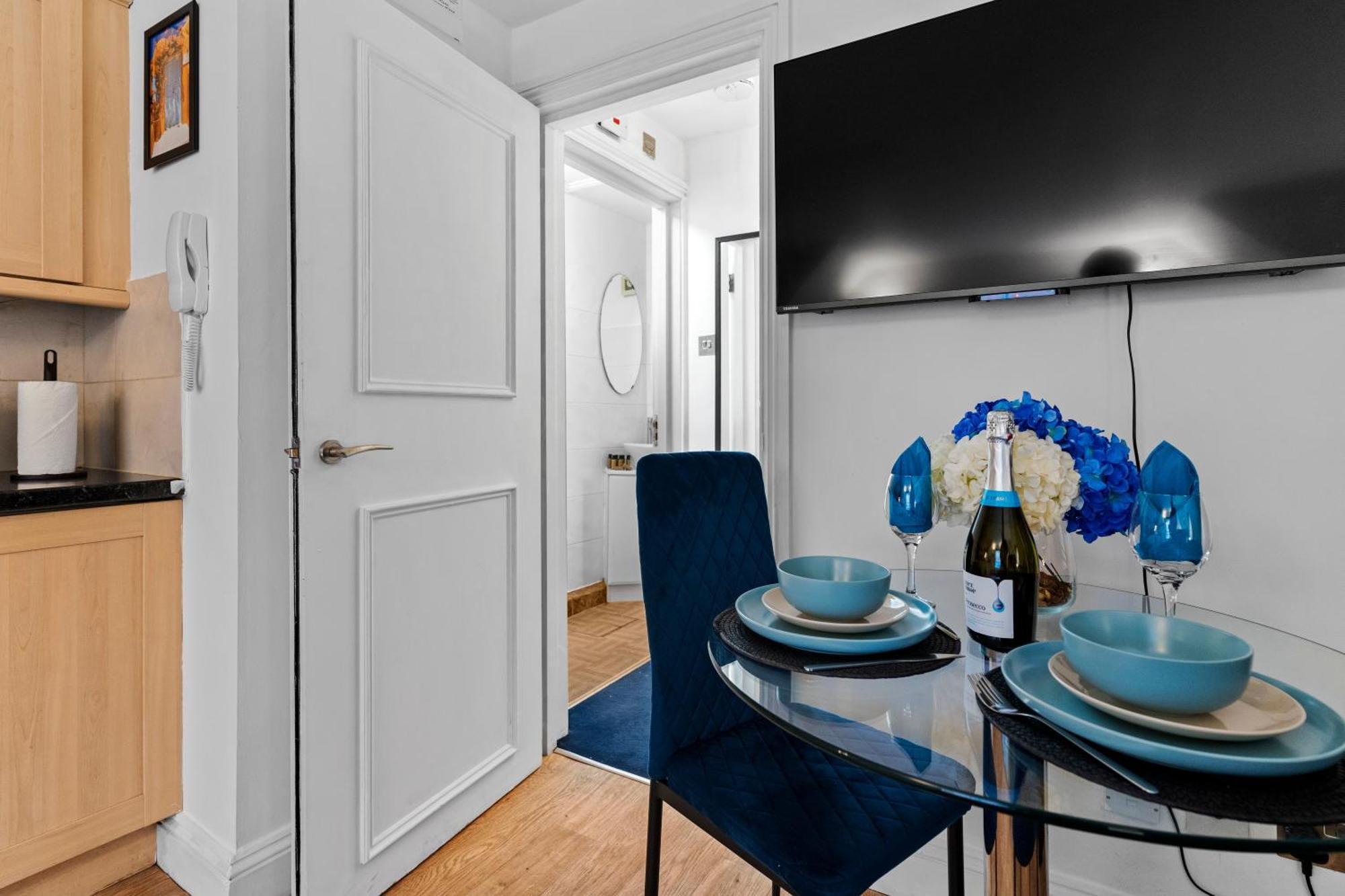 Stylish In Barbican - Prime Location Apartment *