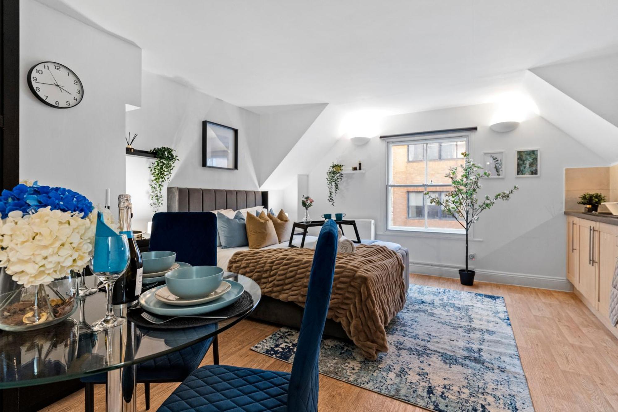 Stylish In Barbican - Prime Location Apartment *