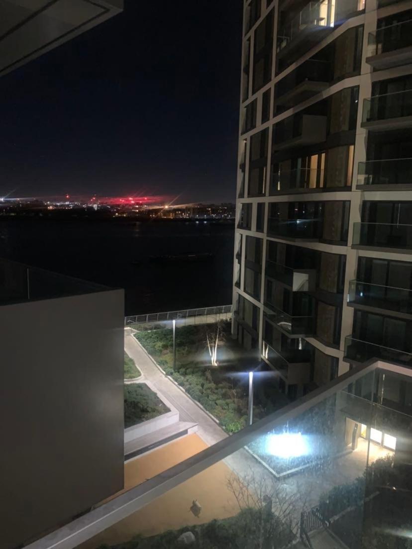 Stunning 2 Bed Penthouse Canning Town Apartment London