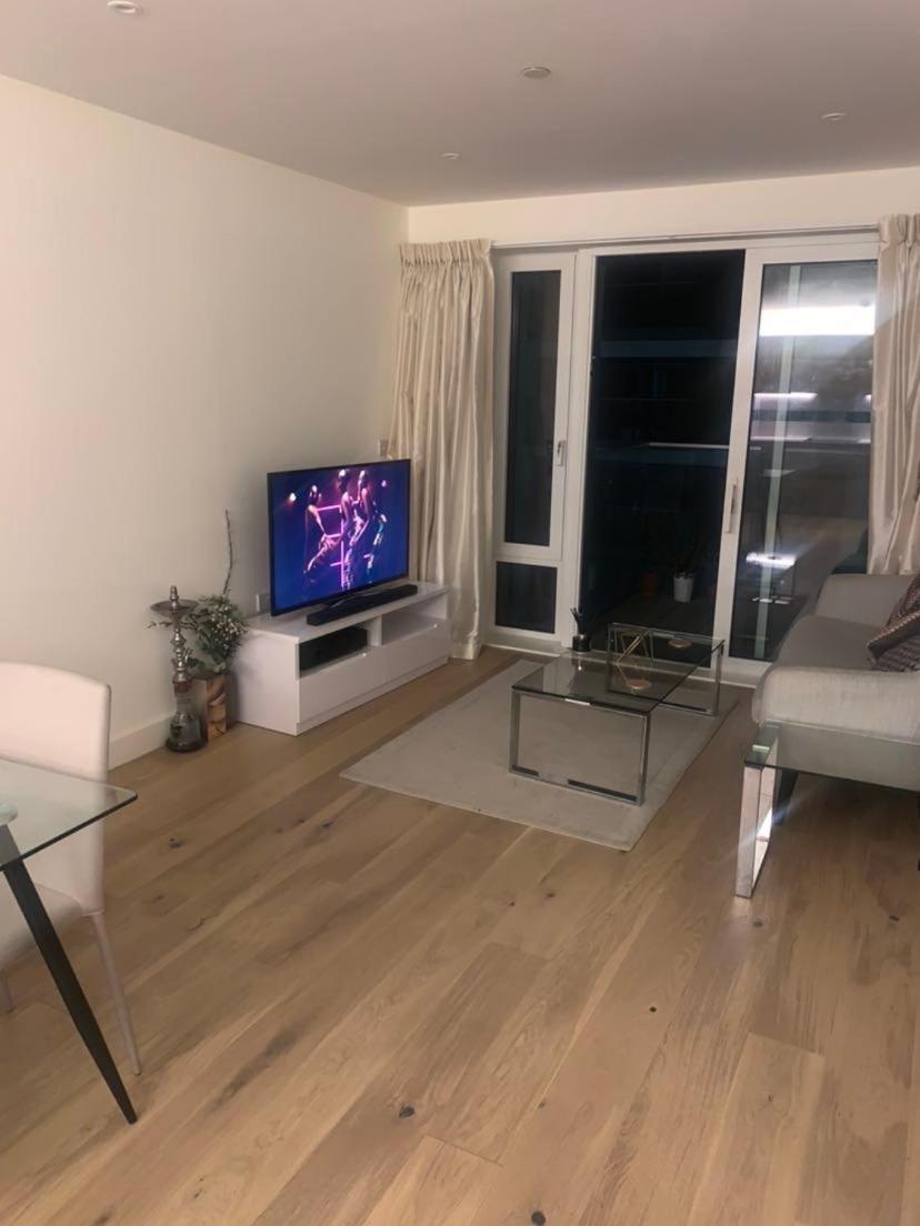Stunning 2 Bed Penthouse Canning Town *