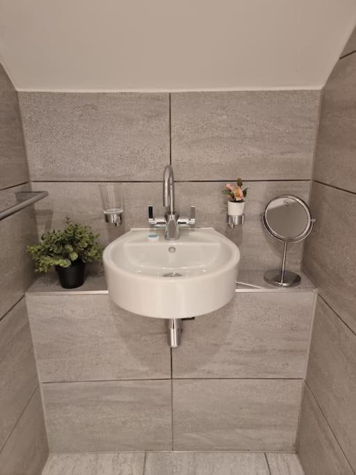 Large Duplex Flat At Bridge Apartment *