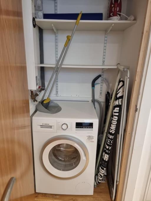 Large Duplex Flat At Bridge Apartment London