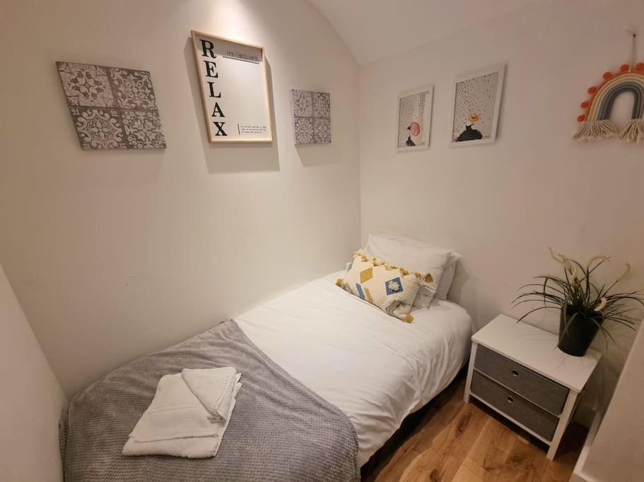 Apartment Large Duplex Flat At Bridge London