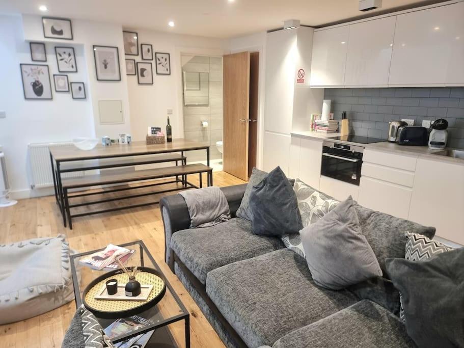 Large Duplex Flat At Bridge Apartment *