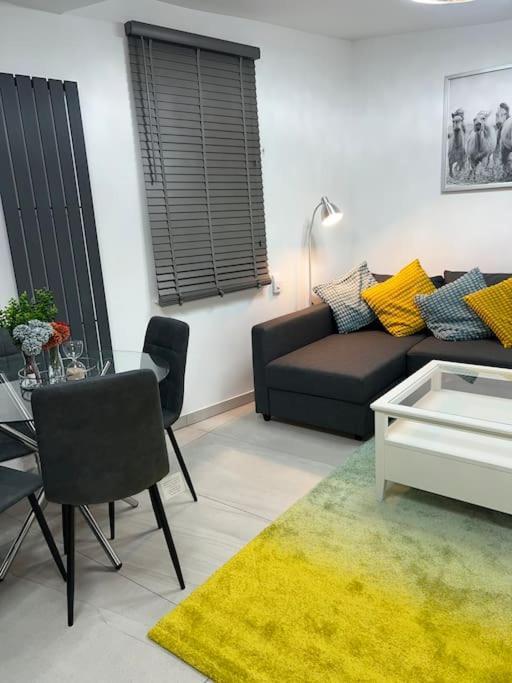 Apartamento Stunning 2 Bed Located On High Street, 5 Minutes From New Cross Station, Free Parking, 1 Minute From Famous 5 Star Lit Shisha Bar And Restaurant